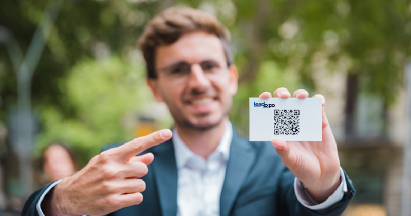 AI business card scanner by LeadExpo preventing lost or mixed exhibition business cards